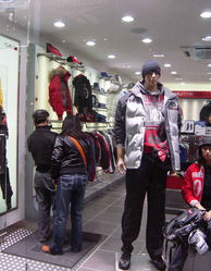 2006韓國時裝紡織品博覽會 陳列精品與零售貼圖區(qū)的時尚盛宴